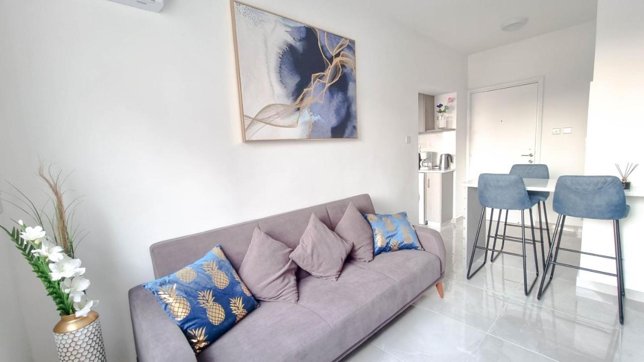 Coastal Chic: Luxury In The Heart Of The City! With Smart Tv!